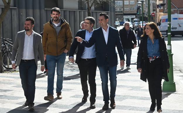 Patxi López: «Degenerar es irse de vacaciones con un narcotraficante como hizo Feijóo y no decir nada»